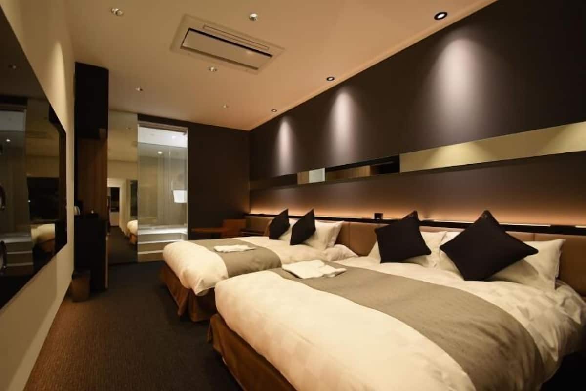 1 bedroom, in-room safe, desk, soundproofing