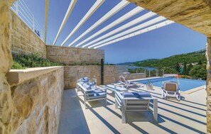 A heated pool - Beautiful home in Seget Vranjca (Seget Vranjca)
