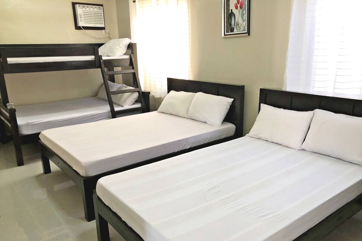 Desk, bed sheets