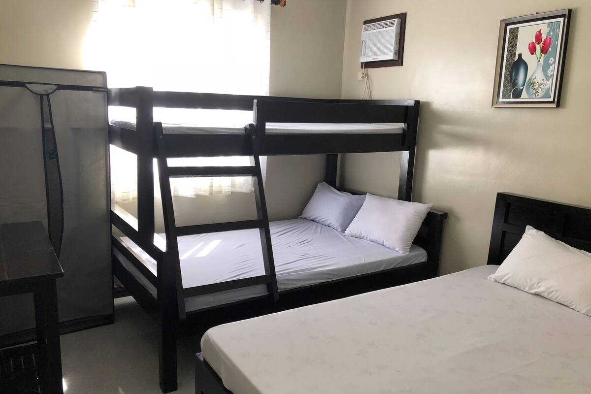 Desk, bed sheets