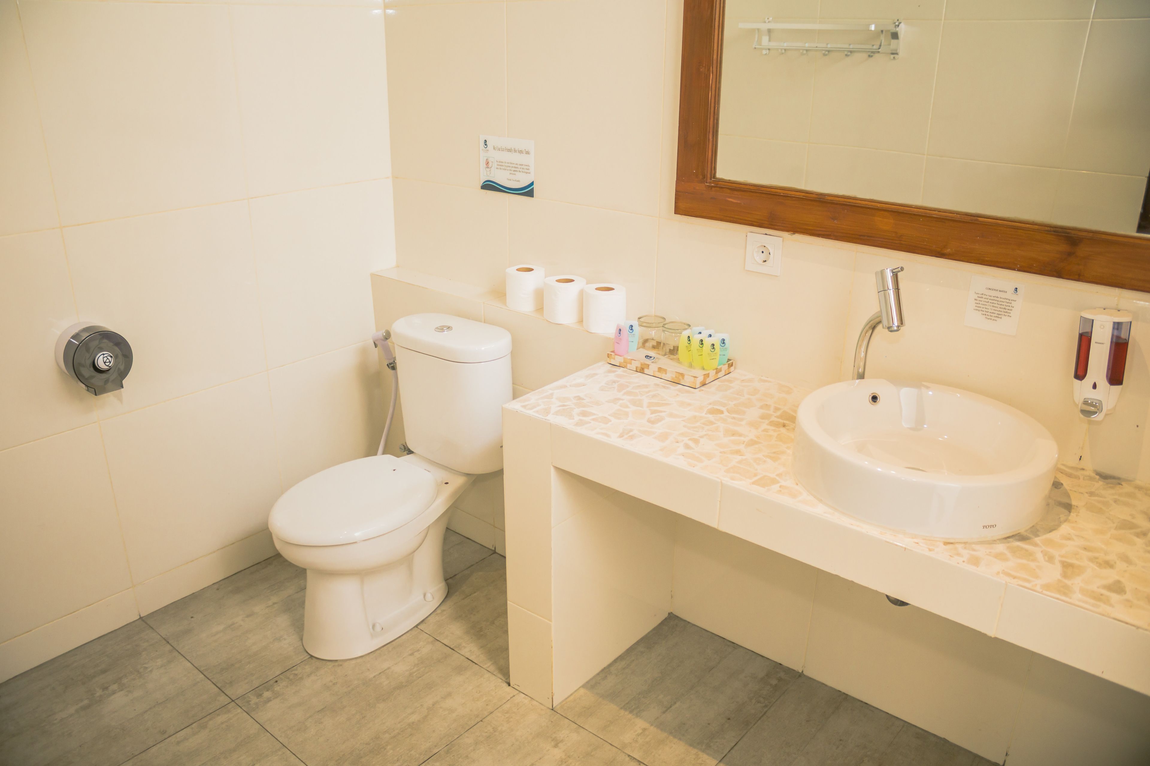 shower, free toiletries, towels