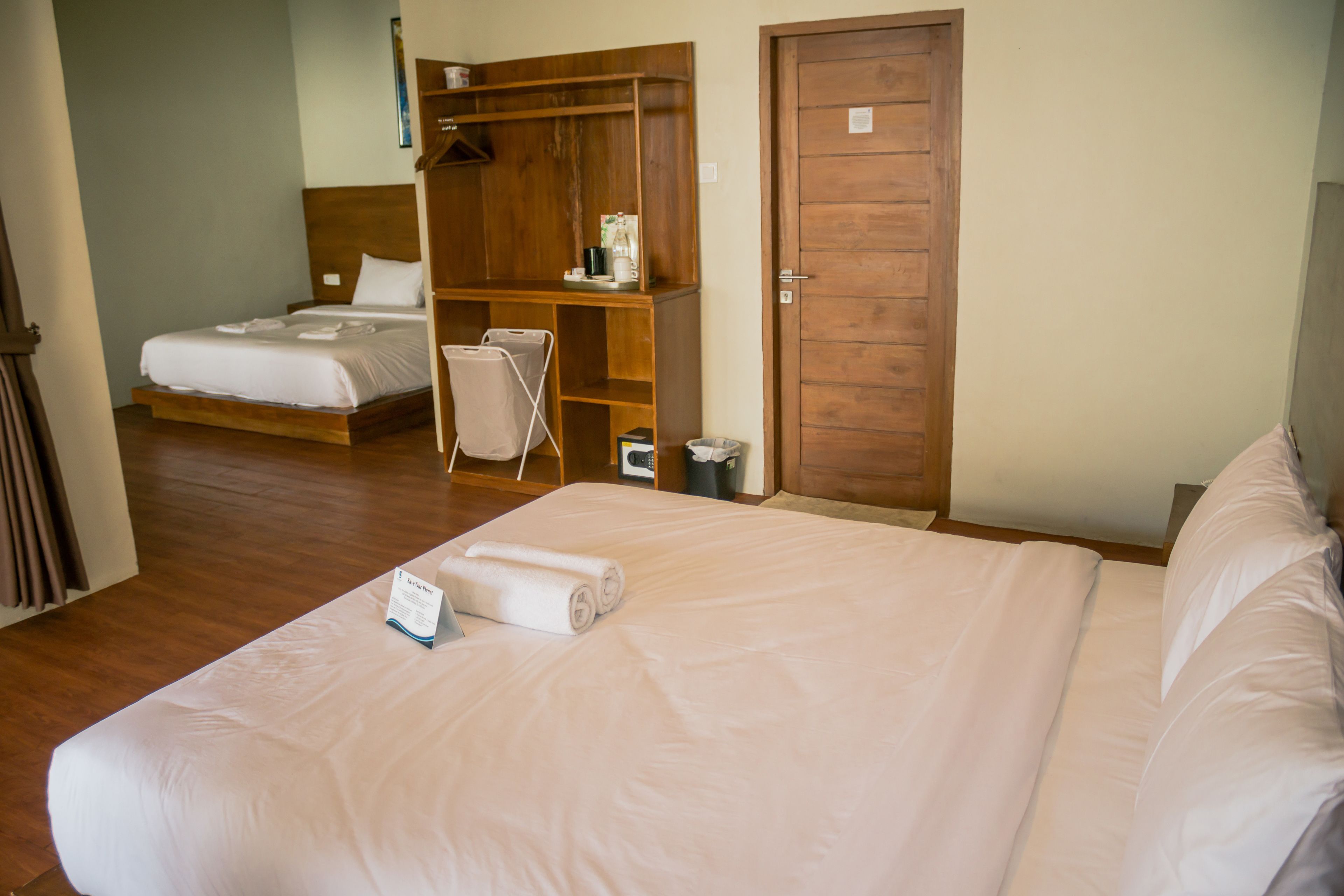 family room | free wifi, bed sheets