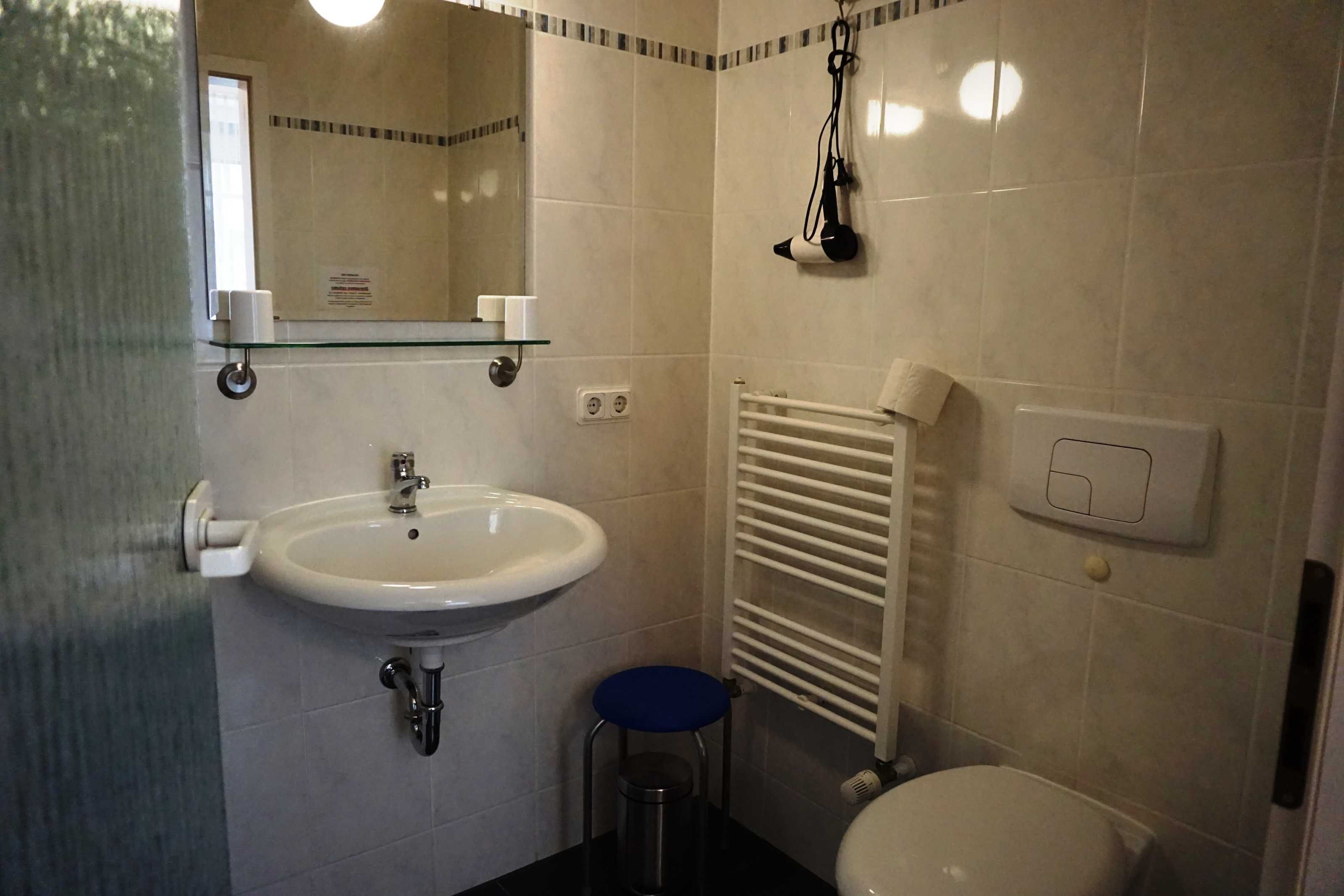 Dusche, Haartrockner, Handtücher