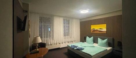 1 bedroom, bed sheets