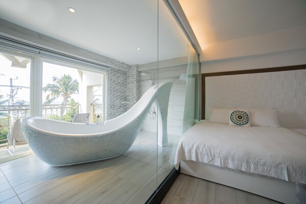 Escritorio, cortinas blackout, sistema de insonorización y wifi gratis