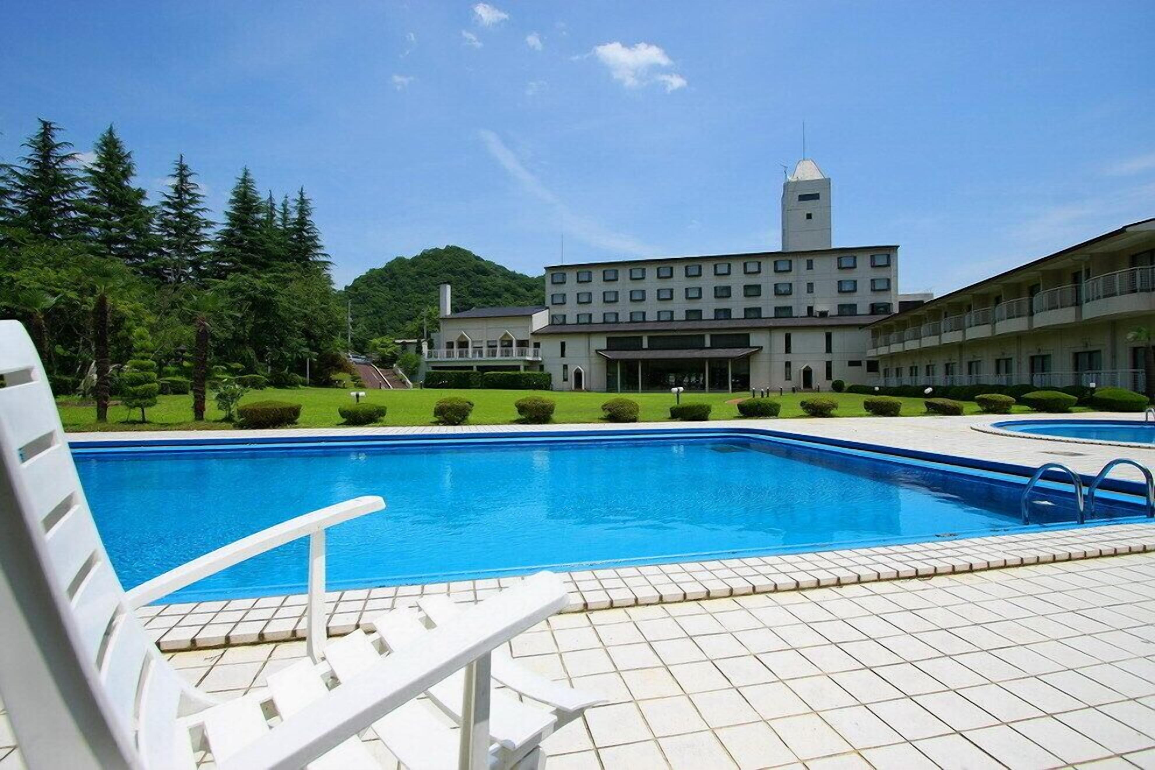 Seasonal outdoor pool