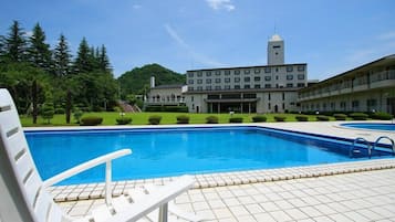 Seasonal outdoor pool