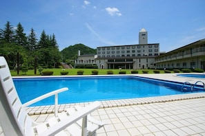 Seasonal outdoor pool - Akiu Resort Hotel Crescent (Sendai)