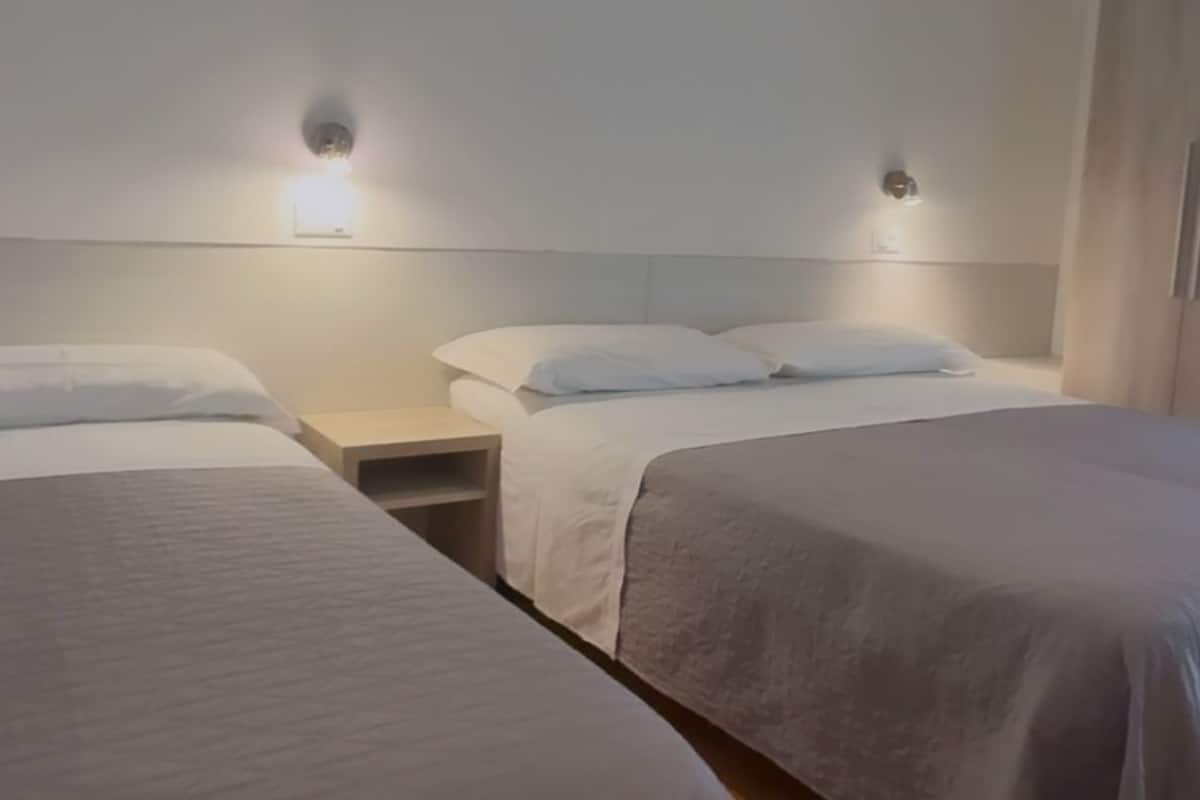 1 bedroom, Frette Italian sheets, premium bedding, desk