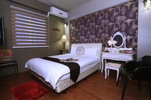 Premium bedding, individually decorated, individually furnished, desk