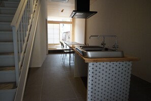 獨棟房屋, 花園景觀, 庭園 | 私人小型廚房 | 電冰箱、微波爐、爐台、咖啡機/沖茶器