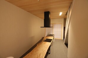 Maison, vue jardin, côté cour intérieure | Coin cuisine privé