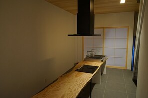 House, Garden View, Courtyard Area | Private kitchenette | Fridge, microwave, stovetop, coffee/tea maker