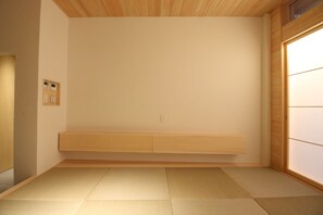 Maison, vue jardin, côté cour intérieure | Salle de séjour