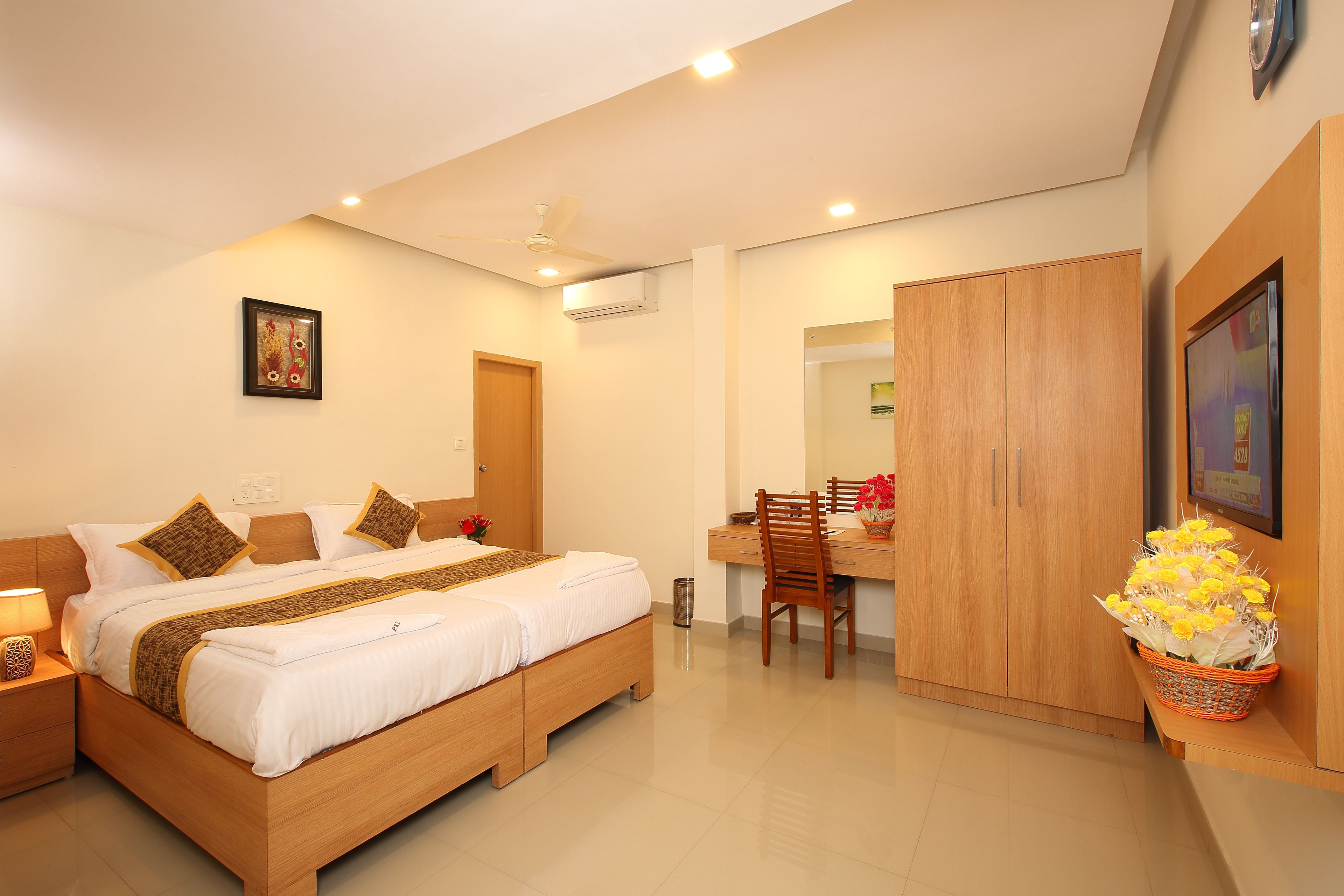 Deluxe Double Room | 1 bedroom, premium bedding, in-room safe, desk