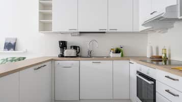 Standard Apartment, 1 Bedroom | Private kitchenette | Full-size fridge, microwave, oven, stovetop