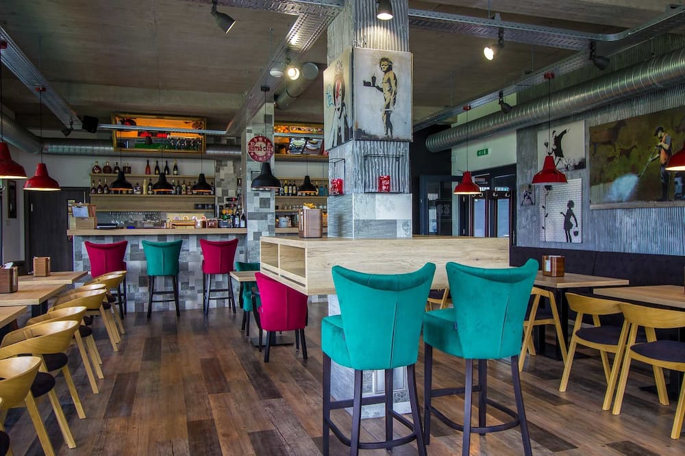 Hotel & Bistro 63