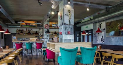 Hotel & Bistro 63