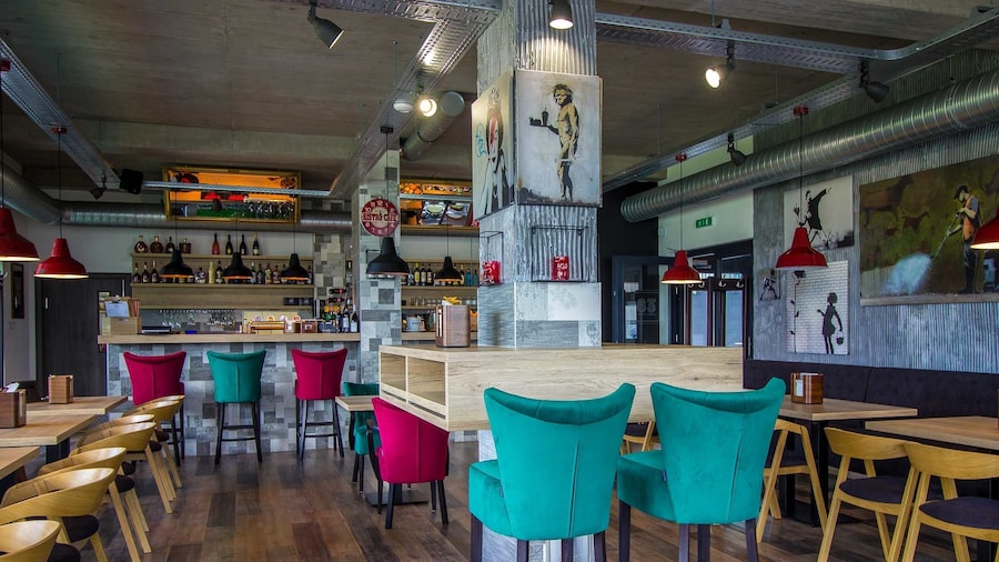 Hotel & Bistro 63