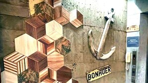 A wall with a geometric wooden pattern and a sign that reads "BONHUER."