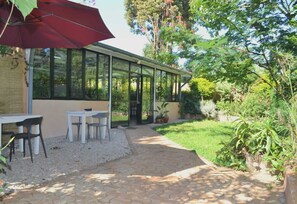 朝食、ディナーに営業 (郷土料理と各国料理)