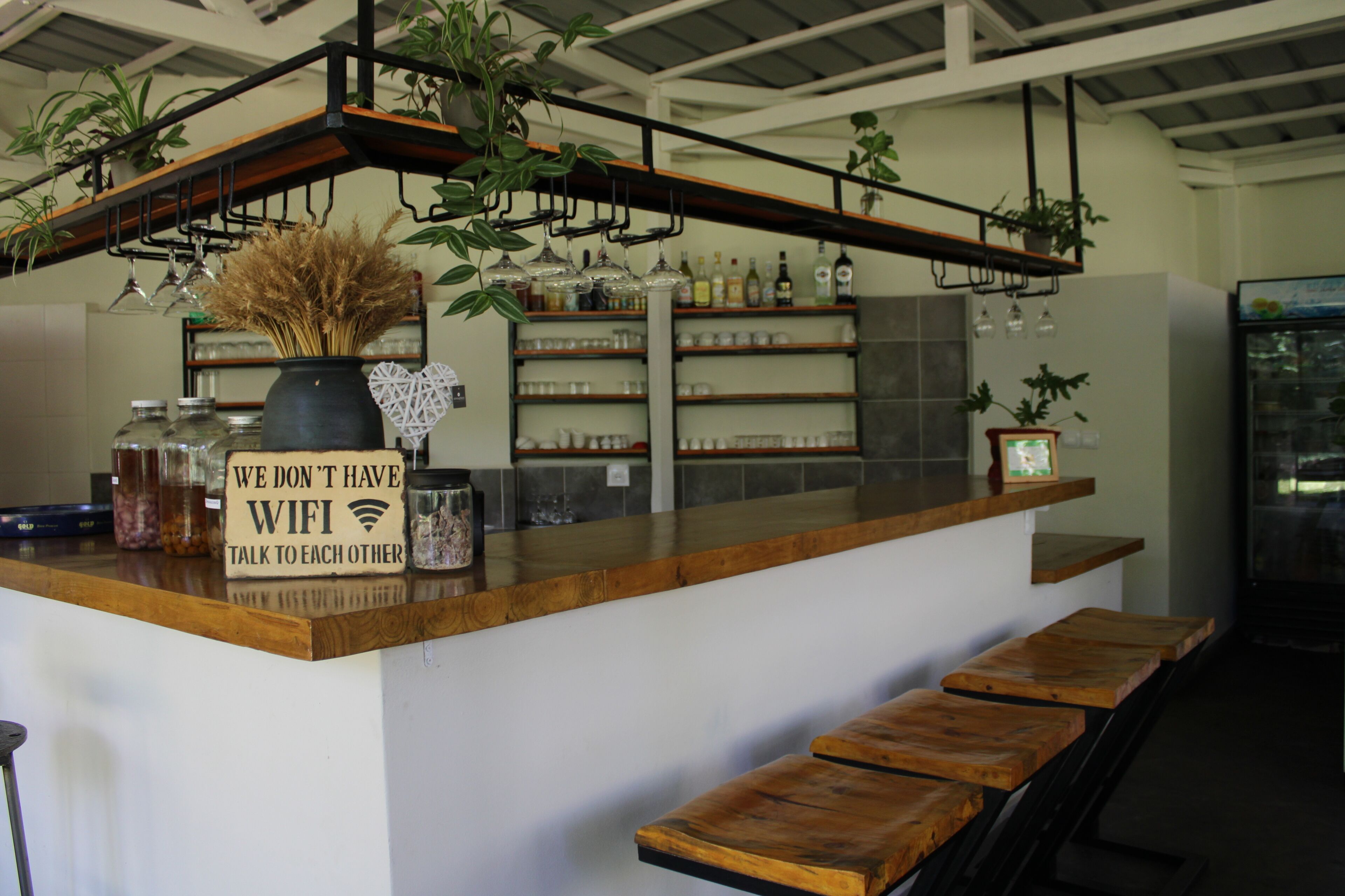 Breakfast and dinner served, local and international cuisine