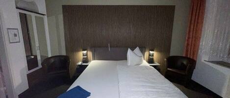 1 bedroom, bed sheets