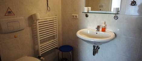 Douche, serviettes fournies