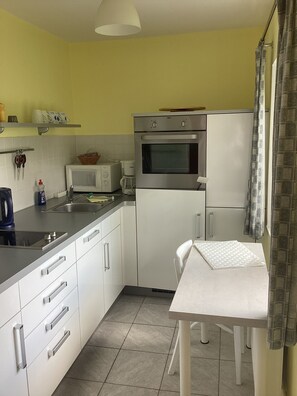 Fridge, oven, dishwasher