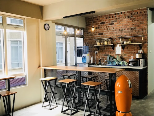 The Good Travelers Hostel - KL Airport