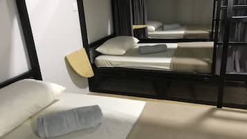 经济宿舍, 女士专用房 (1 Bed in a 6-bed) | 熨斗/熨板、免费 WiFi、床单