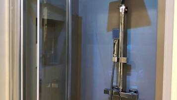 Shower, rainfall showerhead, free toiletries, hair dryer