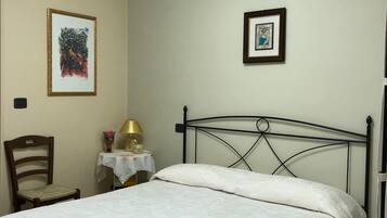 Kamar Klasik, 1 Tempat Tidur Queen, kamar mandi pribadi, pemandangan kota | Seprai premium dan didekorasi berbeda-beda