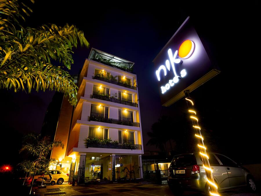 Fachada de la propiedad por la tarde o noche