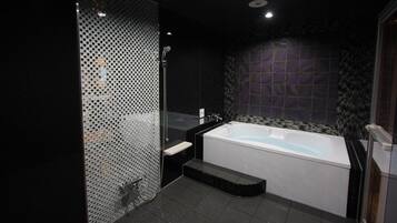 Separate tub and shower, jetted tub, free toiletries, hair dryer