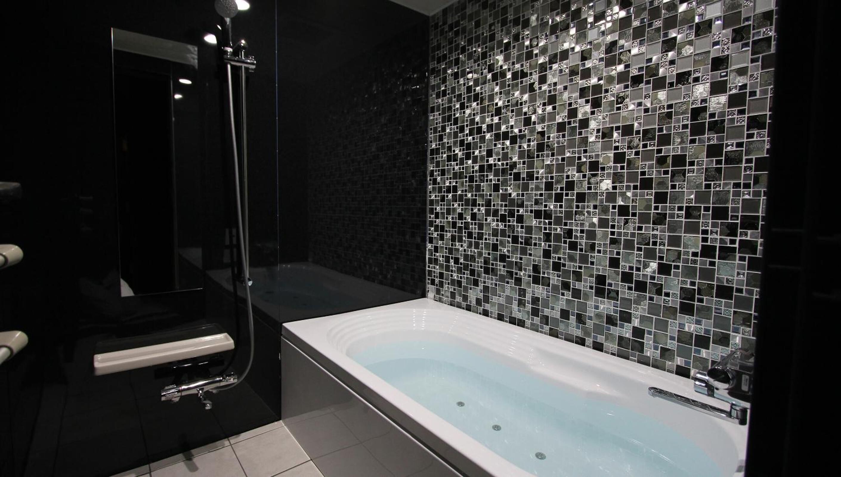 Bañera y ducha independientes, bañera de hidromasaje