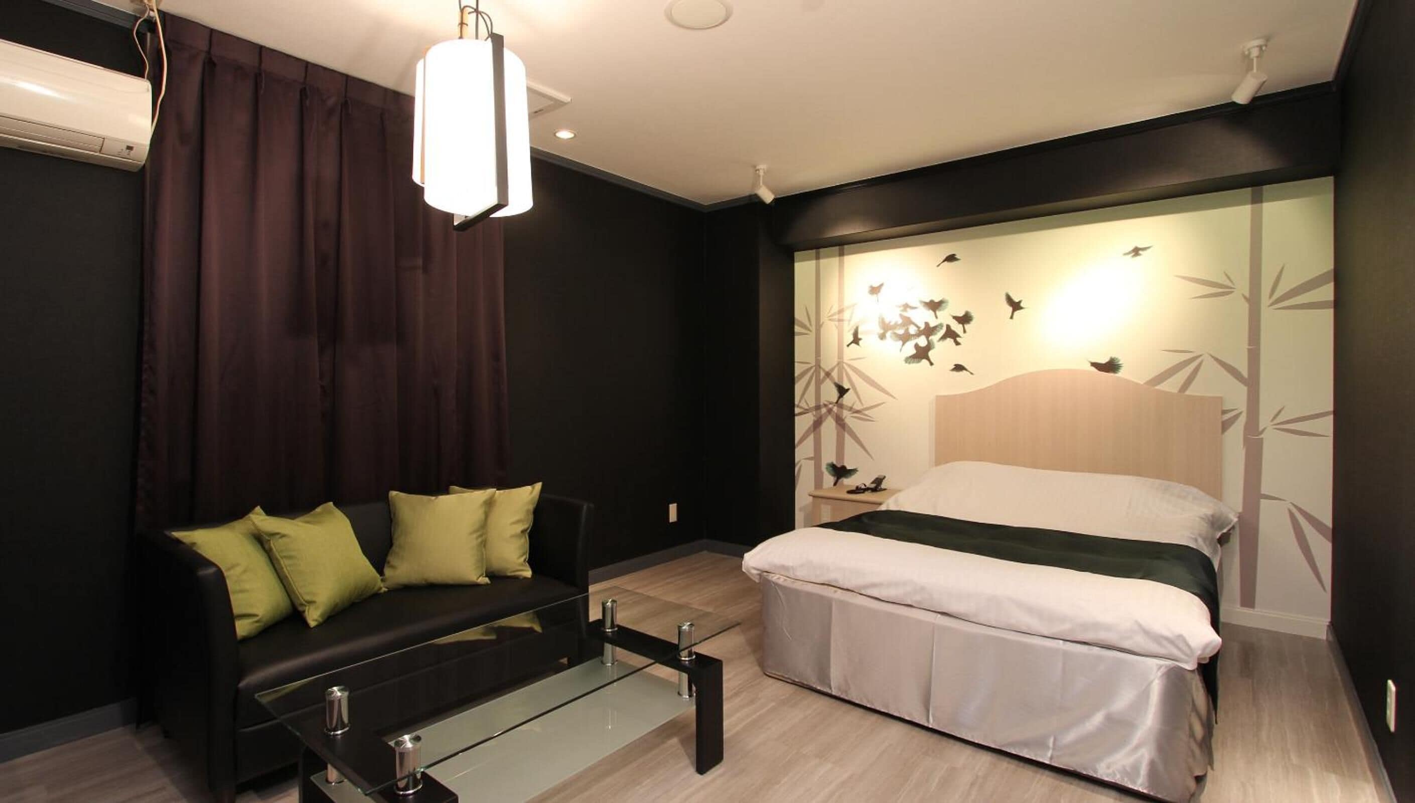 セーフティボックス (室内)、防音設備、WiFi (無料)、ベッドシーツ