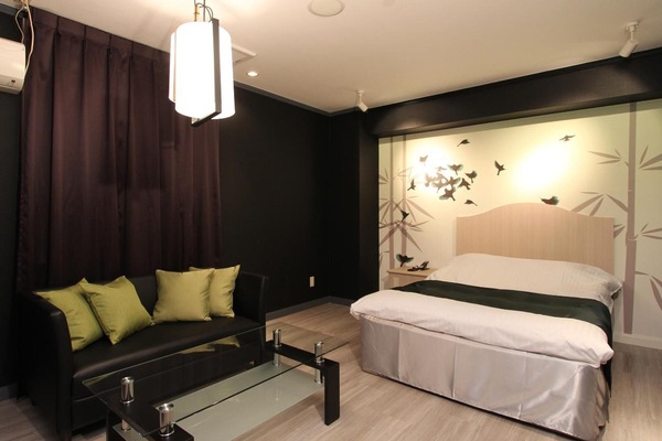 In-room safe, soundproofing, WiFi (free), bed sheets