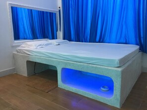 Desk, free WiFi, bed sheets - Mai Tuan Chanh Mon A Hotel (Tay Ninh)