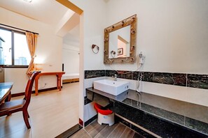 A modern bathroom with a marble sink, a decorative mirror, and a small trash bin. - Bo Jue Farm Stay (Ji'an)