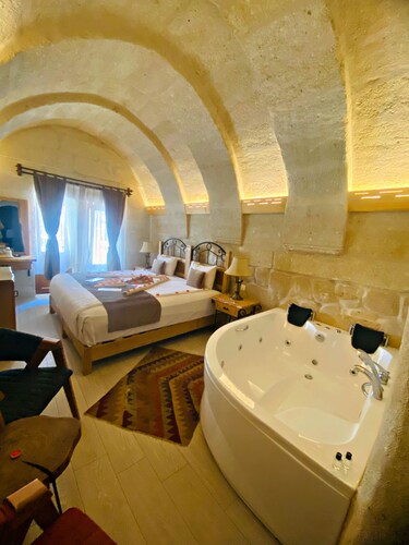 Rose Valley Hotel