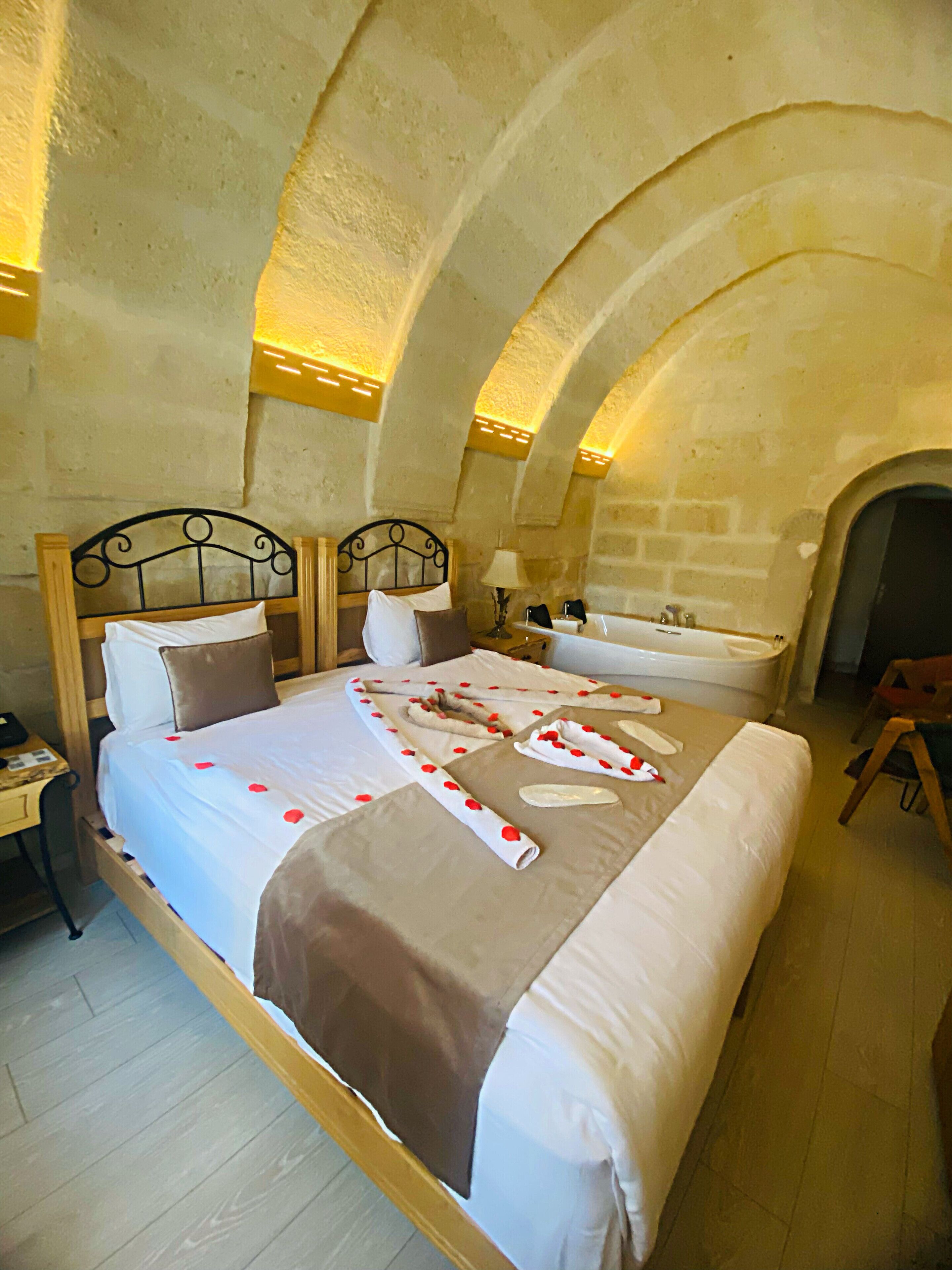 Chambre Deluxe | Literie de qualité supérieure, matelas mémoire de forme, minibar