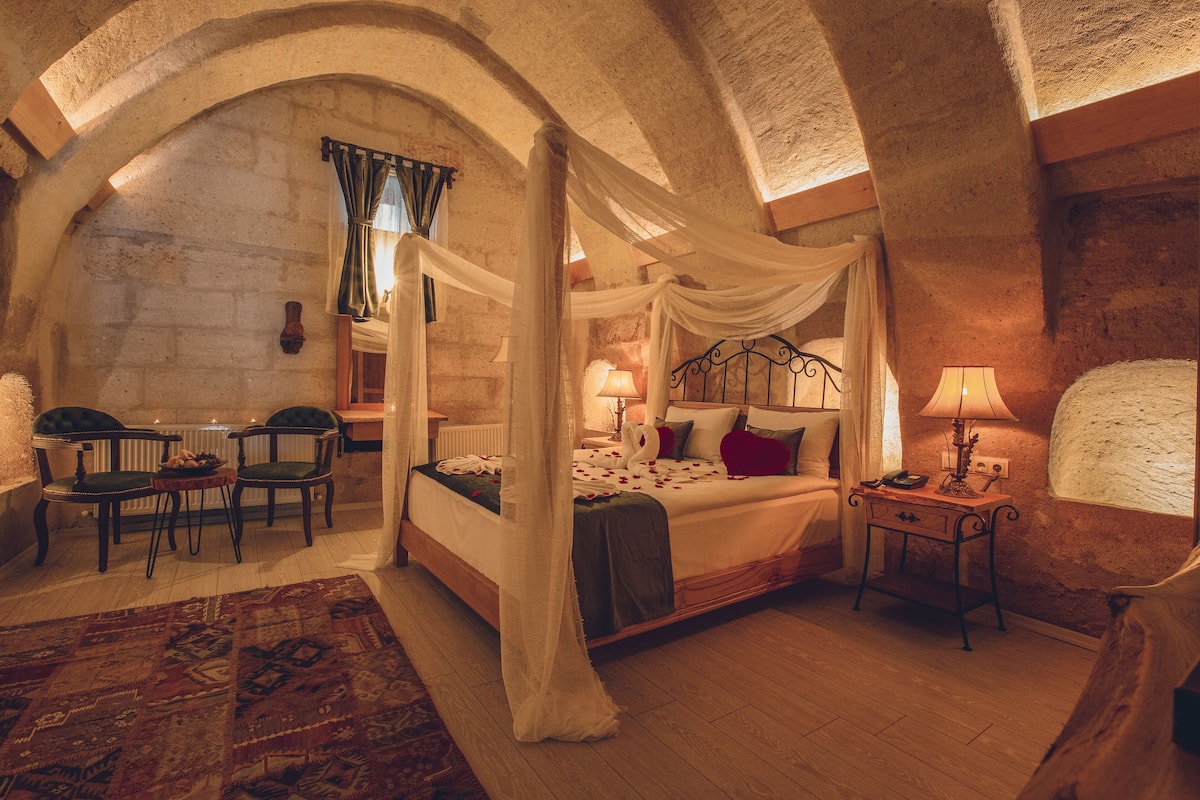 Honeymoon kamer | Luxe beddengoed, bedden met traagschuimmatras, een minibar