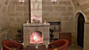 Habitación Royal | Ropa de cama de alta calidad, camas con efecto memoria y minibar