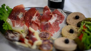Alimentos y bebidas