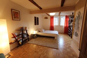 2 Schlafzimmer, Reisekinderbett, kostenloses WLAN, Bettwäsche