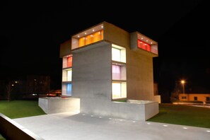Front of property – evening/night - Chromotel (Mezzovico)