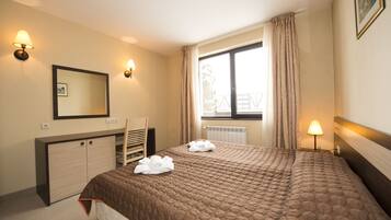 Caja de seguridad en la habitación y escritorio