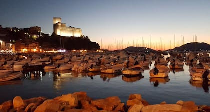 Lerici, zone piétonne, terrasse sur le toit, 80mt de la mer, wifi, SatTV