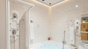 A modern bathroom with a walk-in shower, a freestanding bathtub, and a vanity with a mirror. - Pensión San José (Bullas)